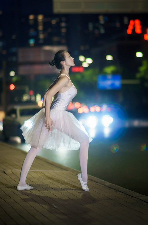 爱游戏体育（AYX）官方APP下载-科比：用对抗、决心和不屈不挠的精神，书写传奇！，科比身体对抗