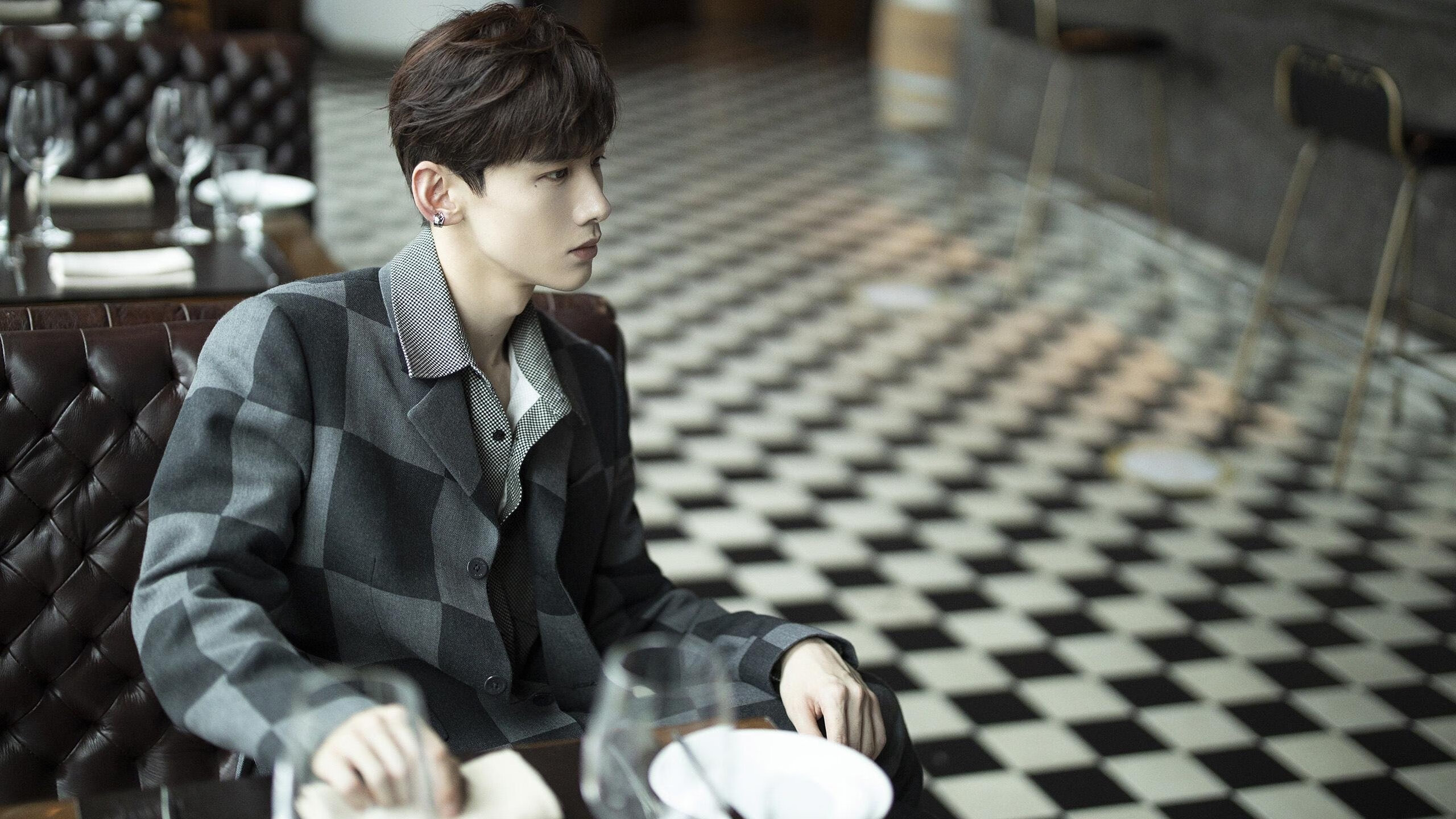 爱游戏-马刺设立“战术工坊”，邀请球迷参与模拟执教，马刺经典战术