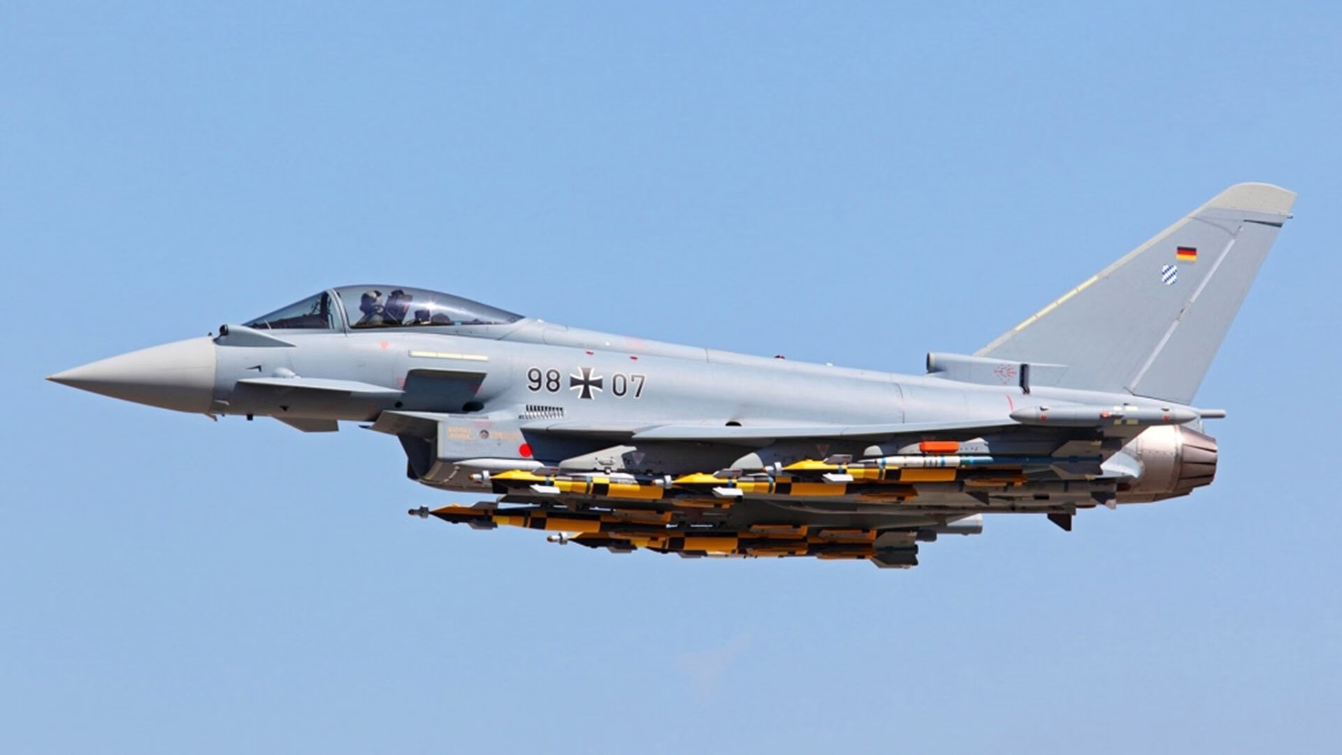 爱游戏综合娱乐-曼城力克切尔西晋级四强：庆祝胜利，曼城4_2切尔西